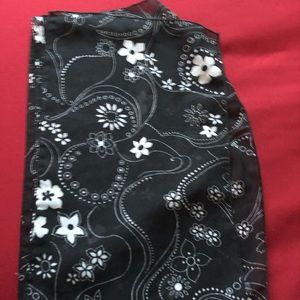 Black and white pattern scarf